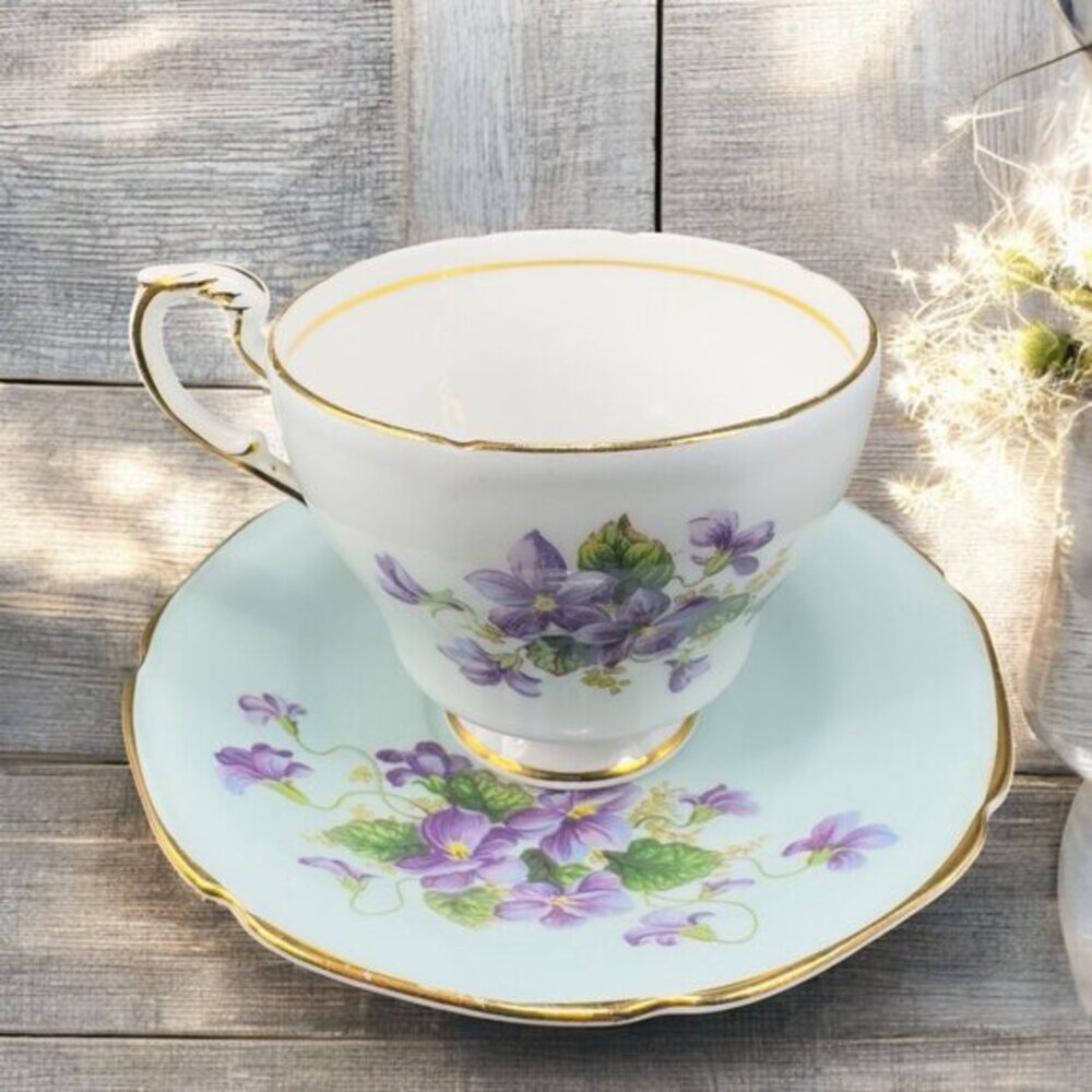 Paragon By Appointment To Her Majesty The Queen Teacup Saucer Set Purple Violets